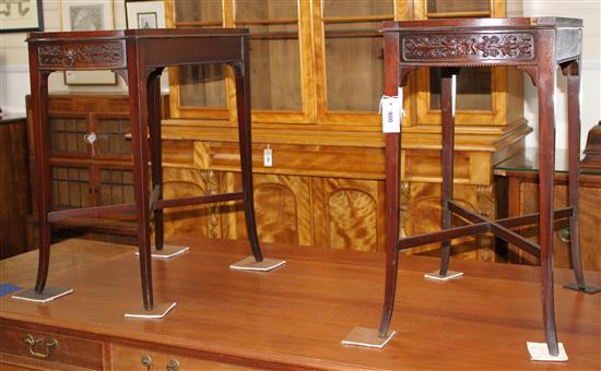 A pair of Edwardian mahogany occasional tables, W.58cm D.35cm H.67cm